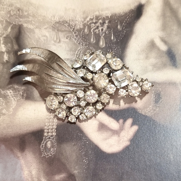 1950s Designer signed BSK Glamorous Diamante Rhinestone Brooch - Picture 5 of 5